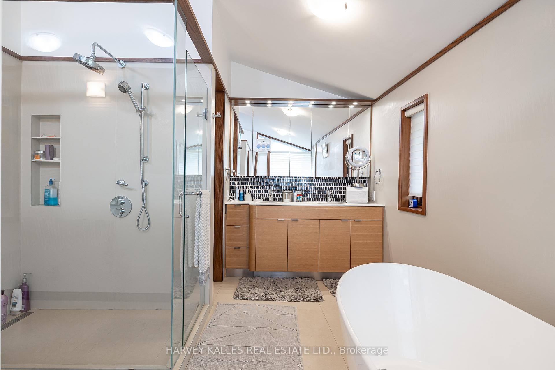 86 Cortleigh Boulevard photo 17
