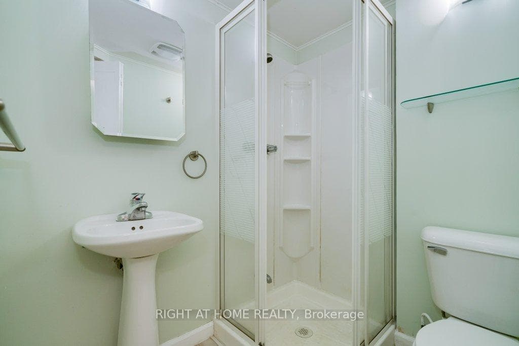 100 Heatherside Drive photo 22