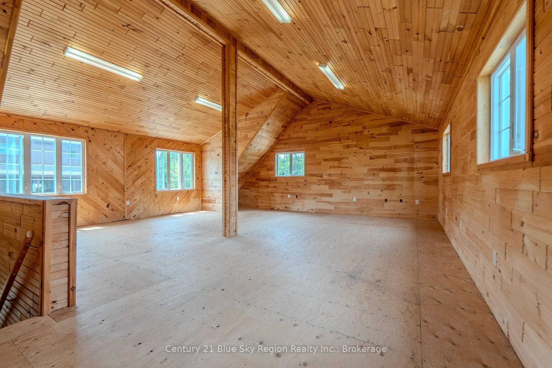 243 Southview Crescent photo 41