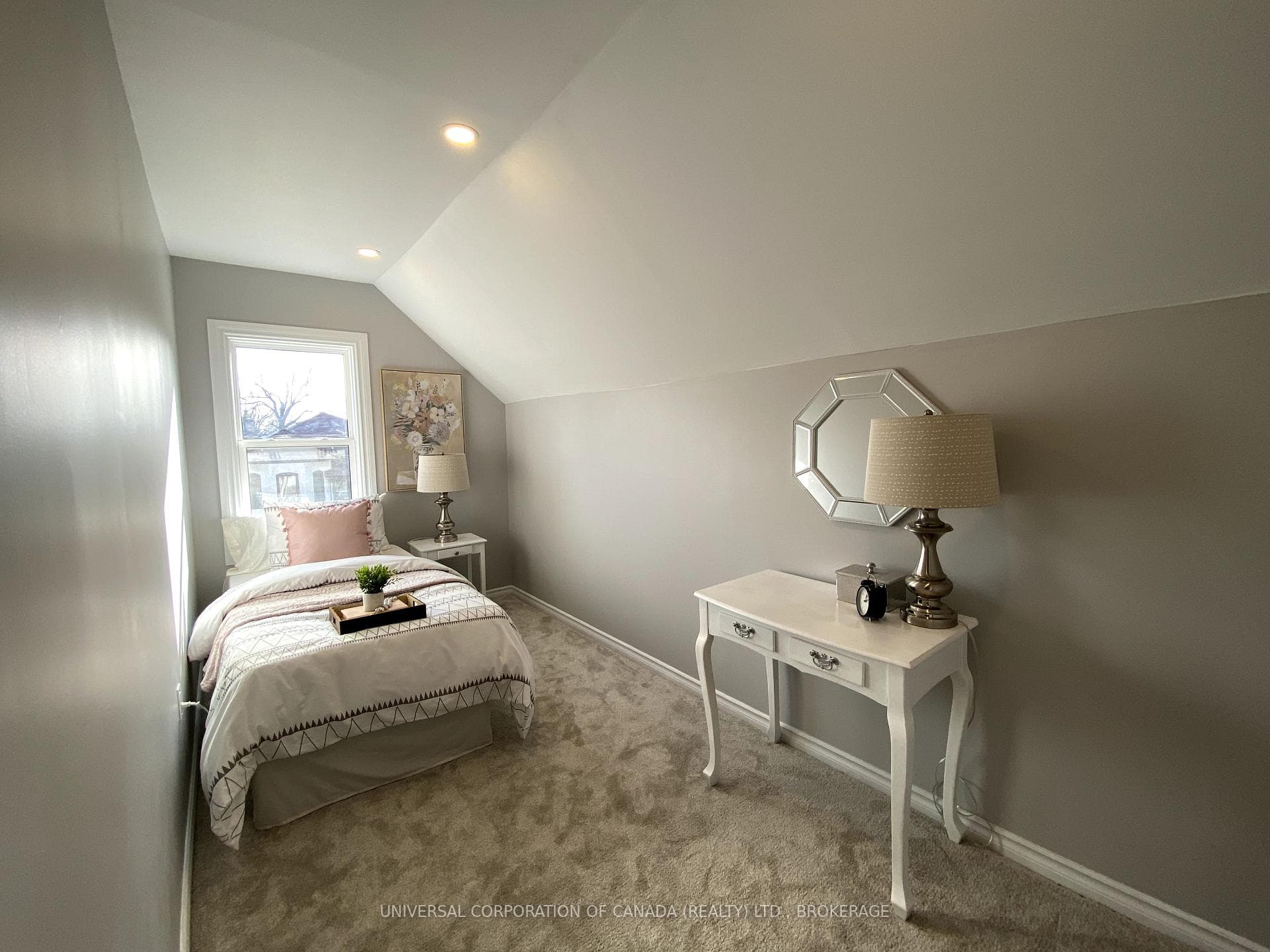 98 Flora Street photo 5