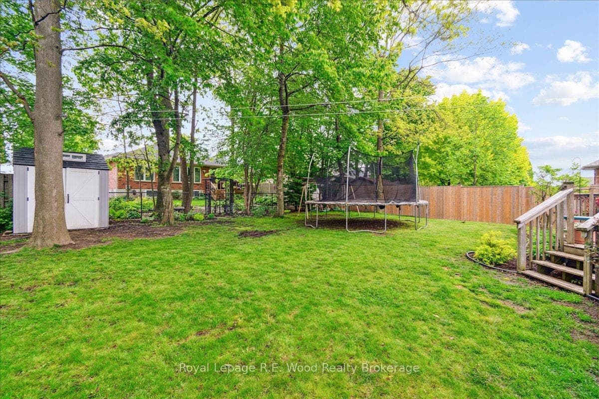 43 WOODLAND Crescent photo 29