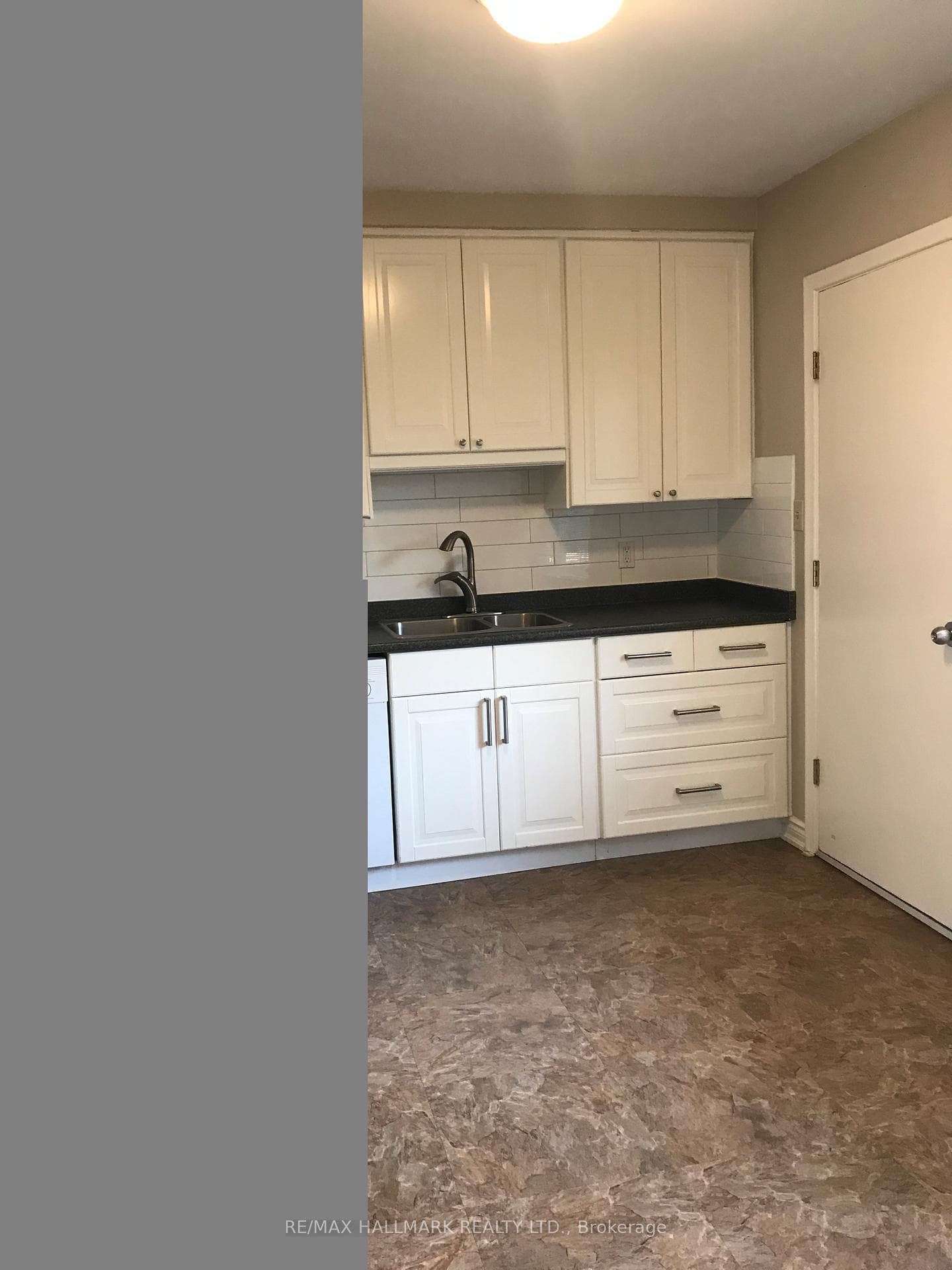 1491 Liveoak Drive photo 4