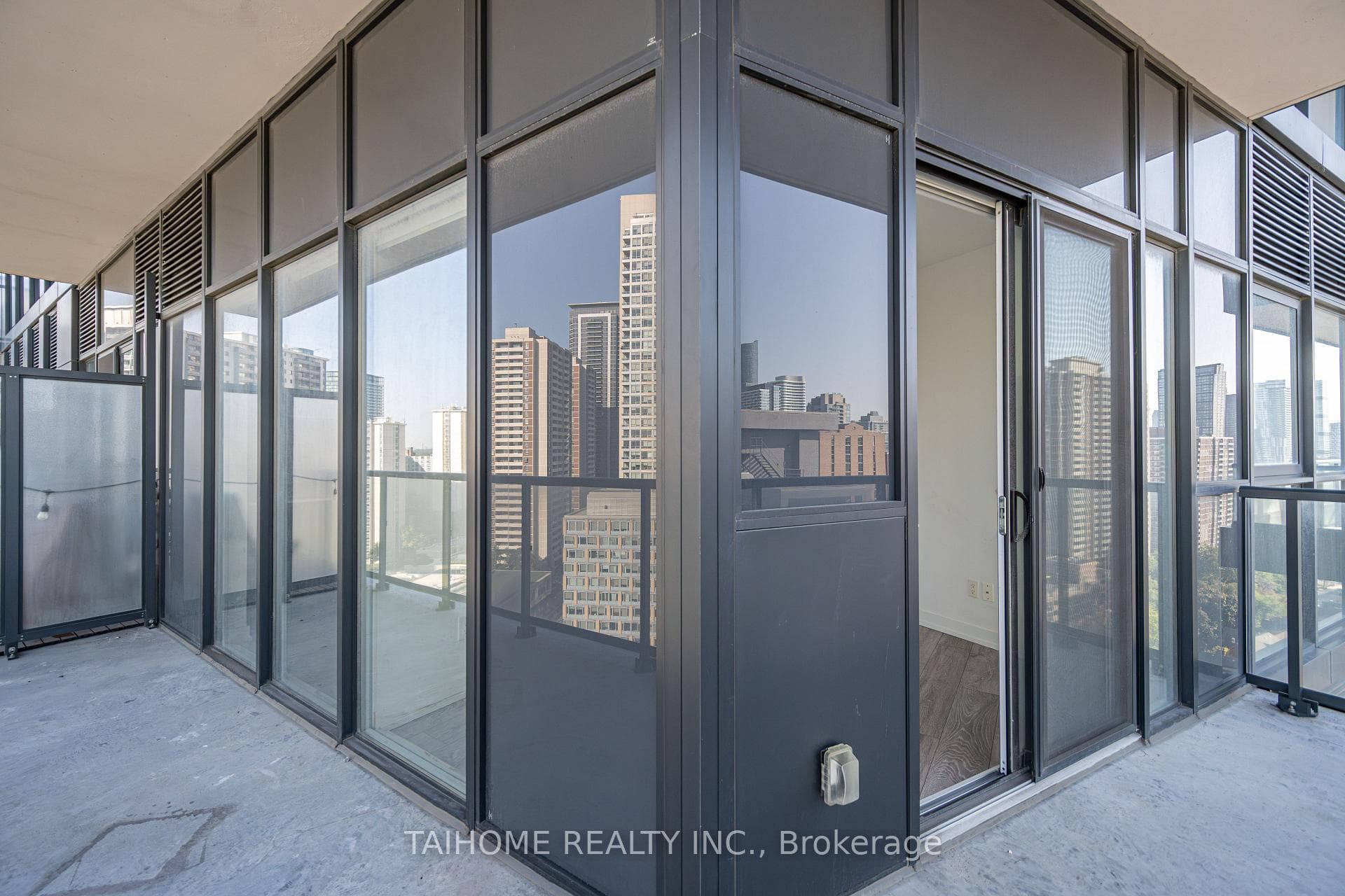 159 Wellesley Street Unit 1509 photo 26