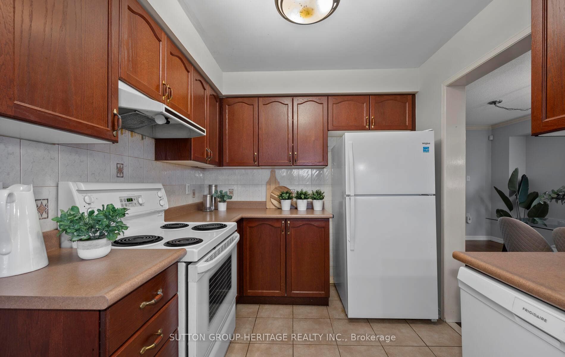 64 Barrister Avenue photo 14