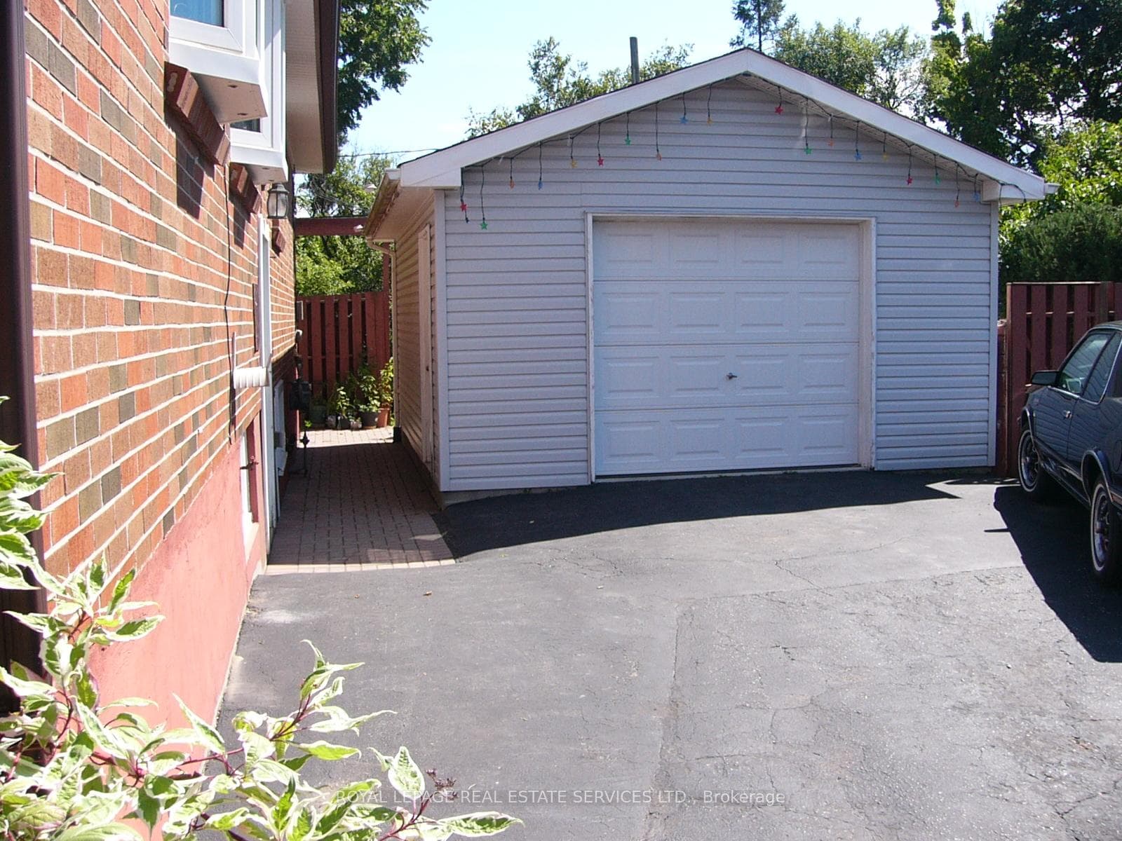 1193 Ingledene Drive photo 4