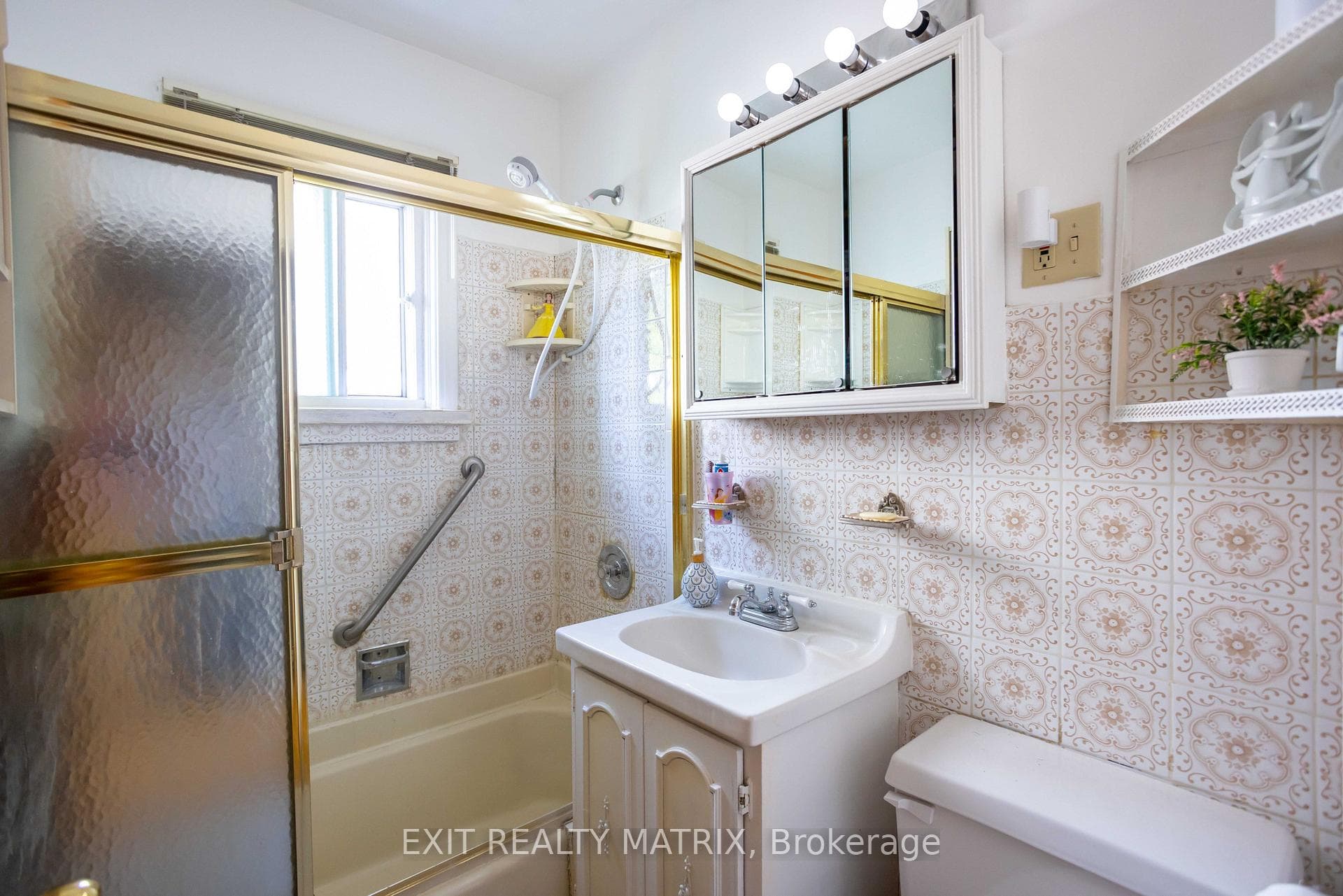 552 Dunbrack Street photo 18