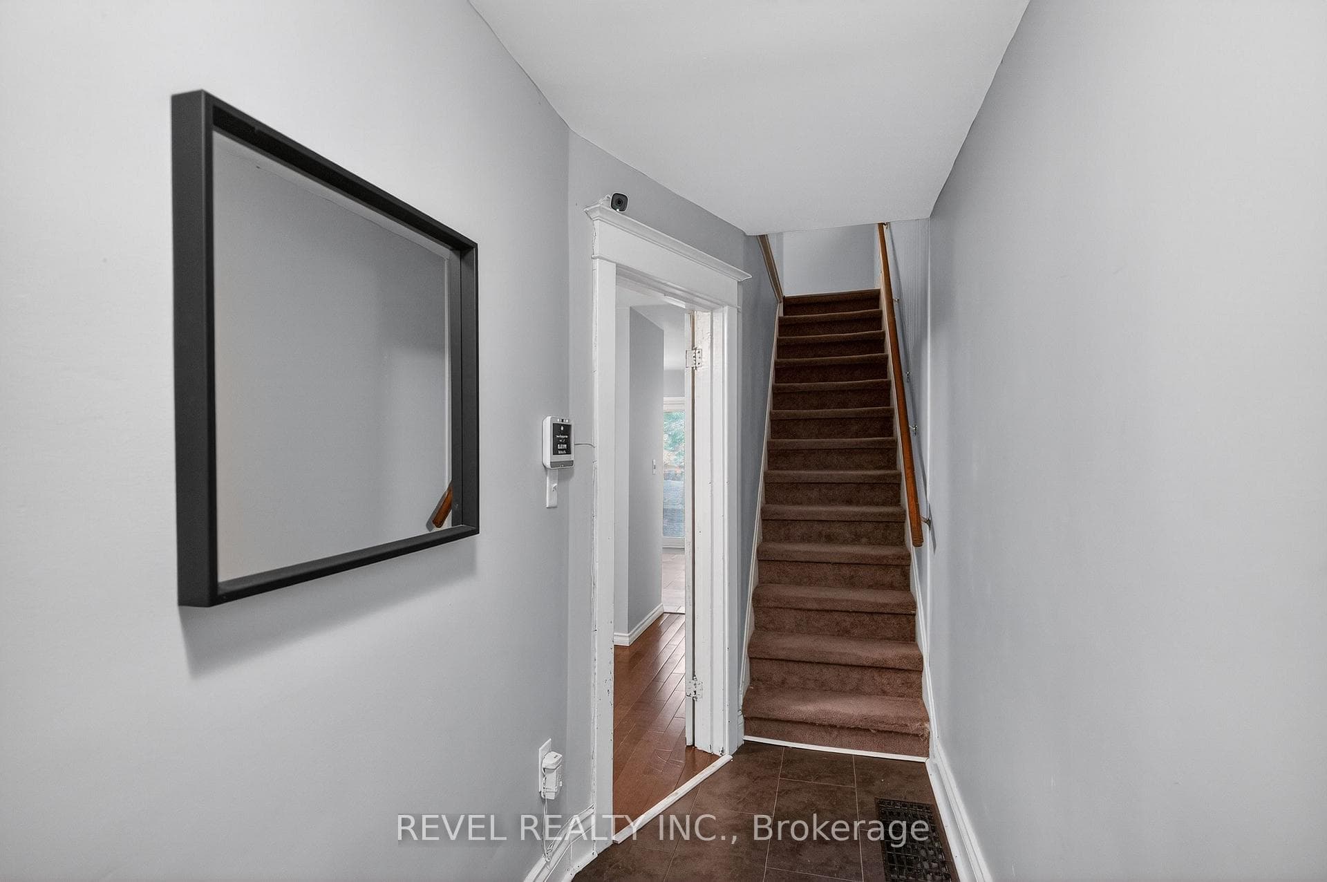 27 Mayflower Avenue photo 4