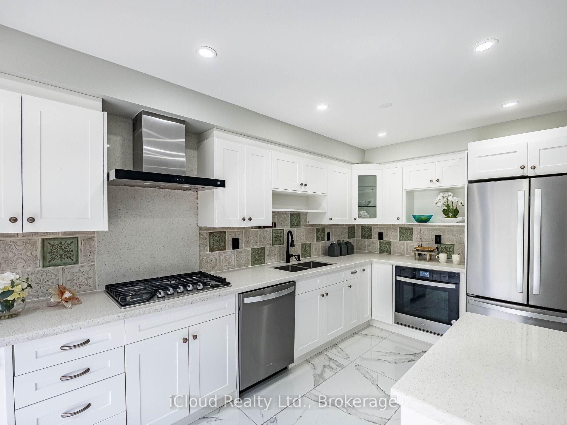 833 Scollard Court Unit 107 photo 18