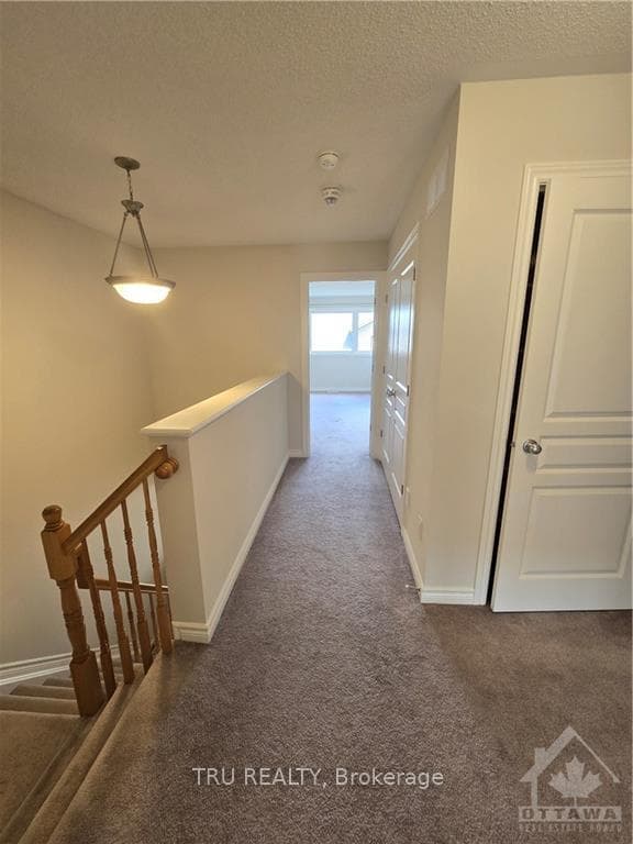 1146 BECKETT Crescent photo 8