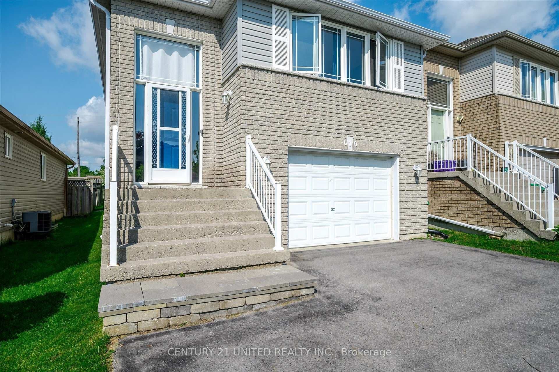 610 Clancy Crescent photo 4