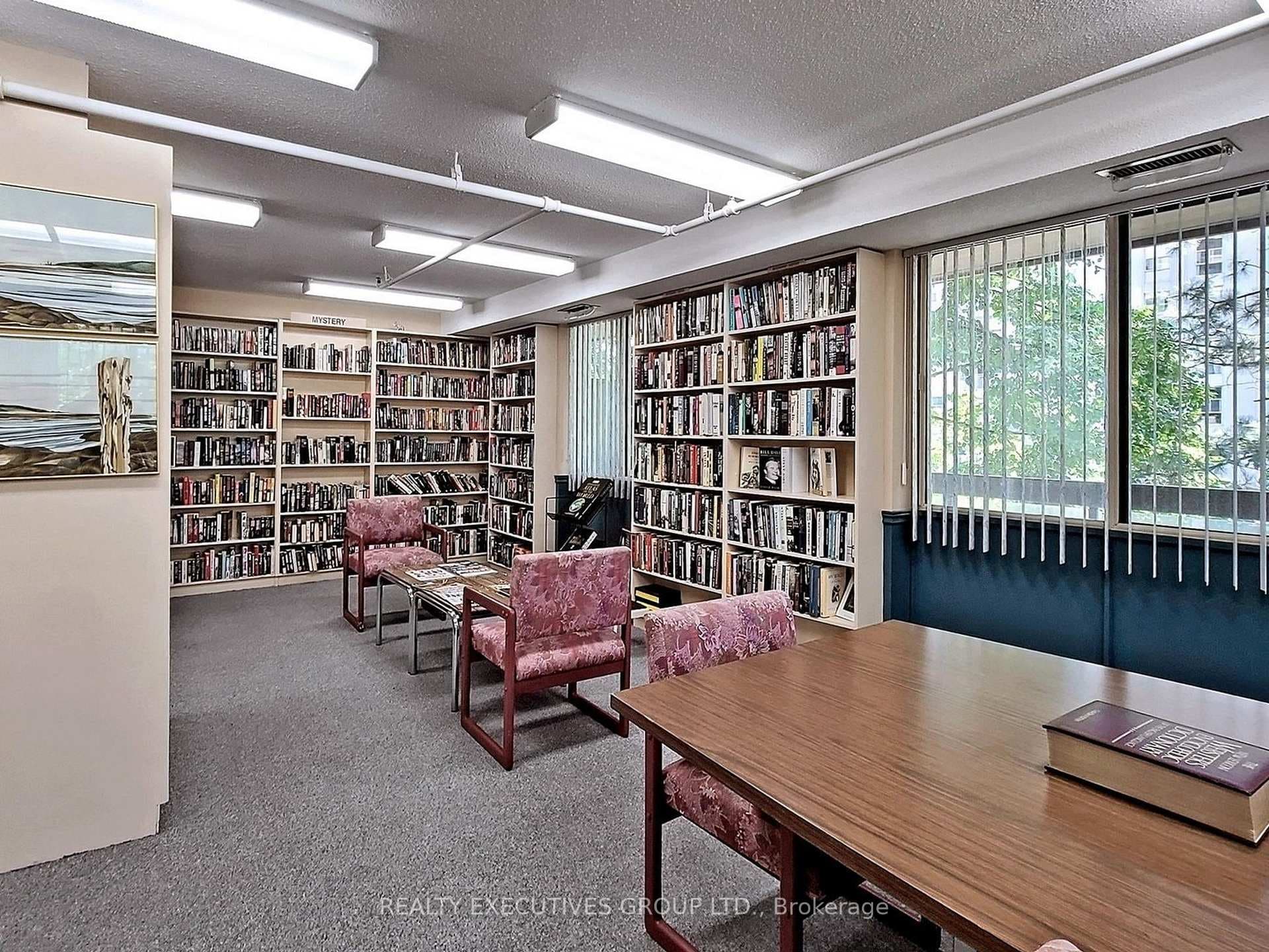 8111 Yonge Street Unit 902 photo 40