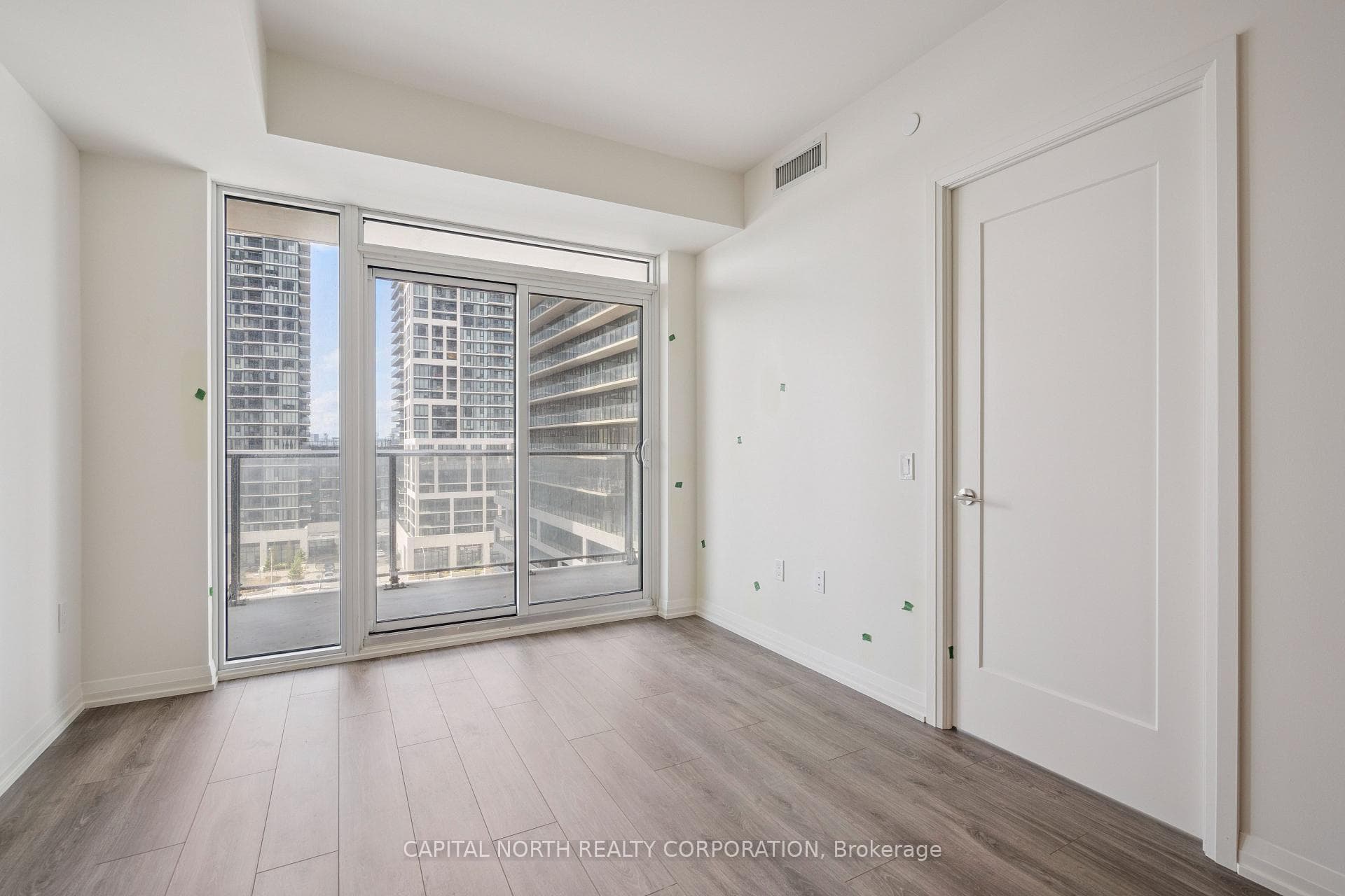 8960 Jane Street Unit 815 photo 17