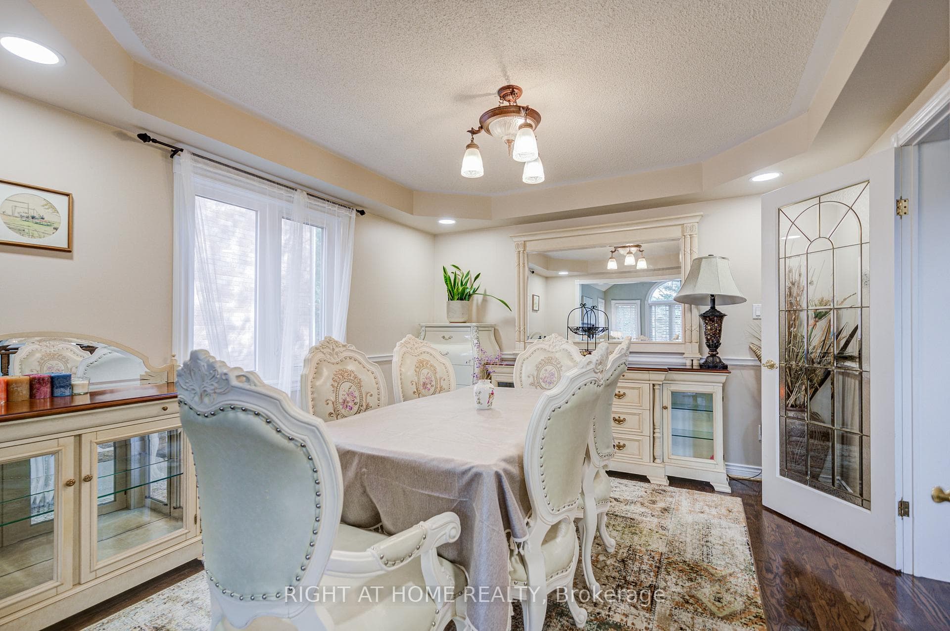 128 Carlyle Crescent photo 13