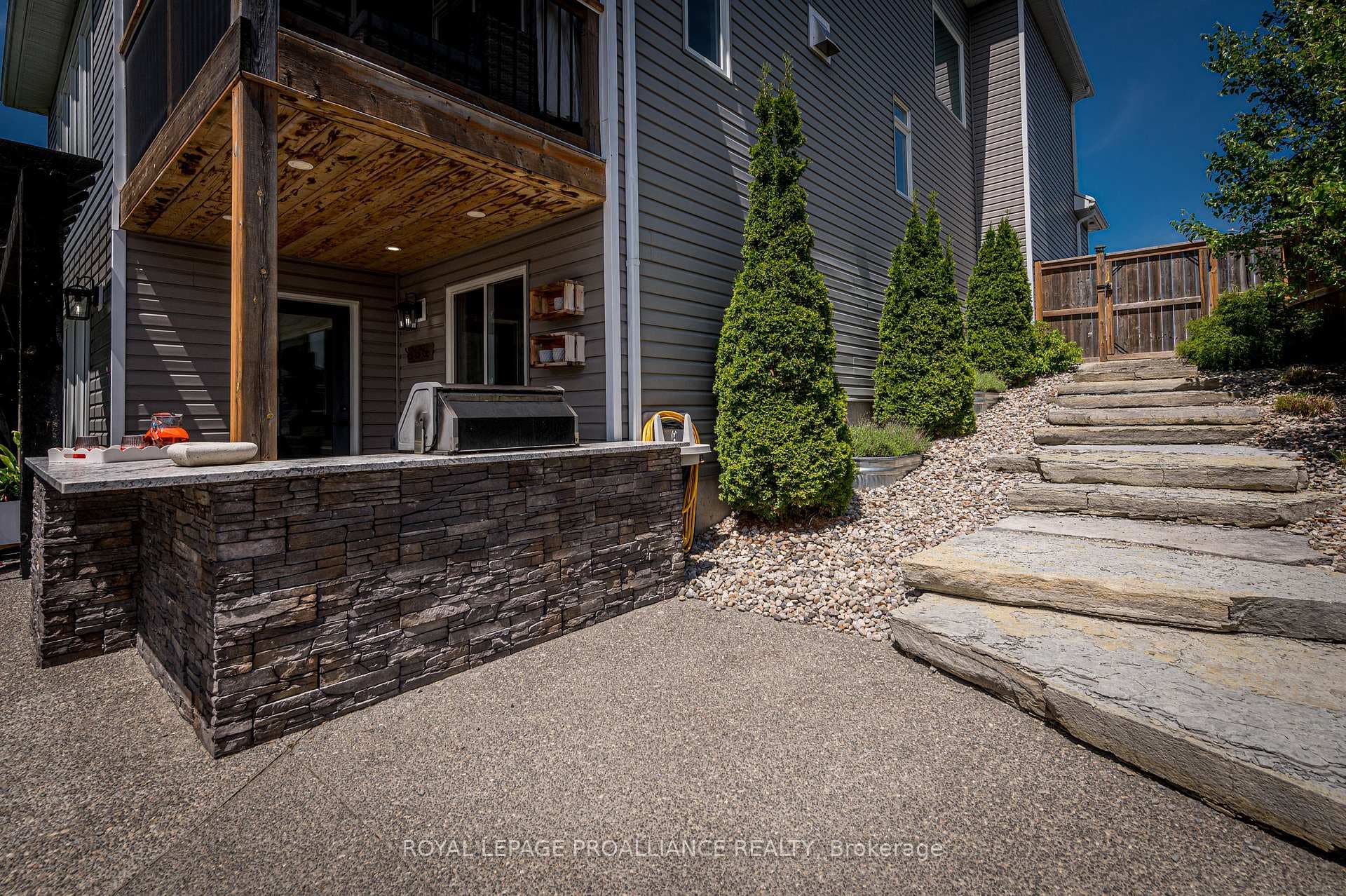 98 Redwood Drive photo 32