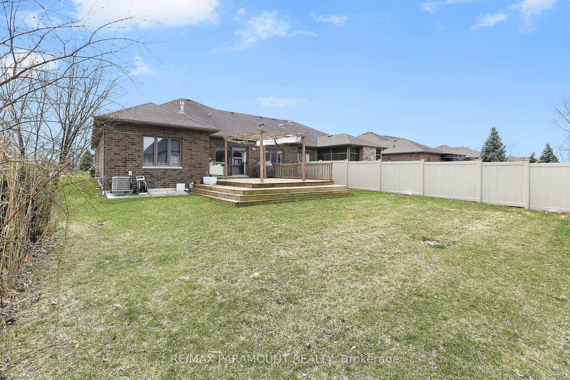 4061 St Francis Crescent photo 5