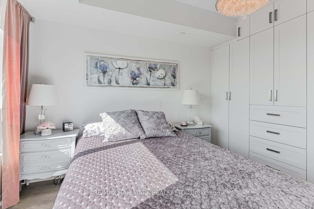 800 Lawrence Avenue Unit 1816 photo 15