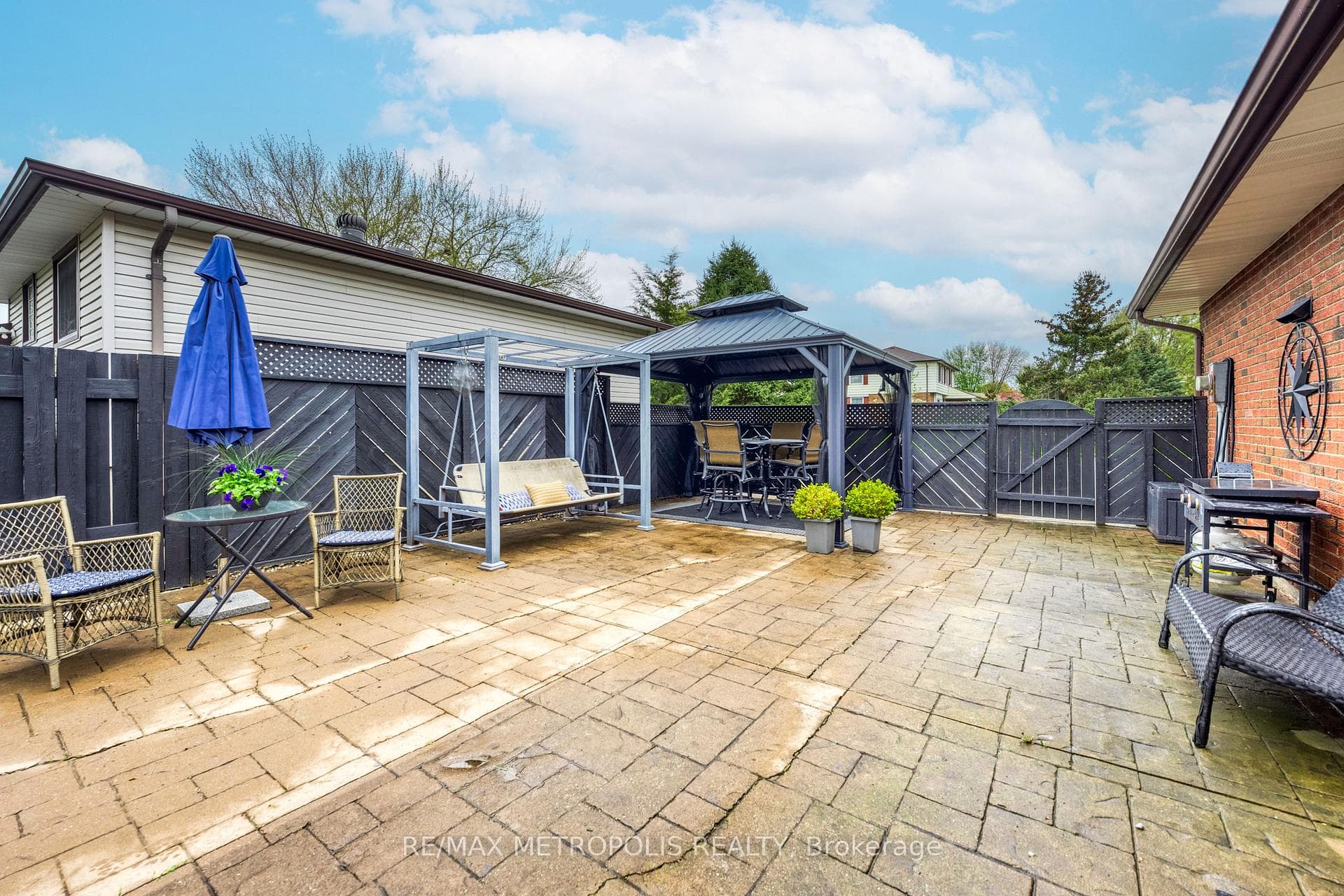 485 Bentinck Drive photo 32