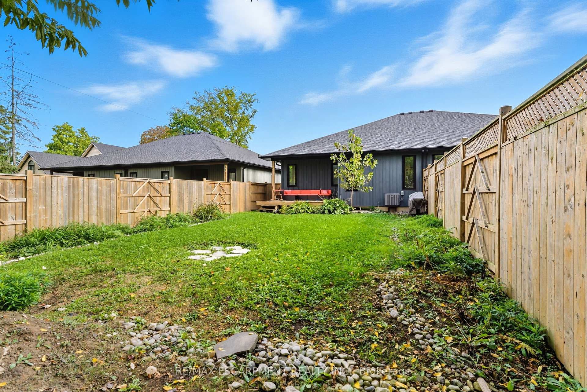 1053 Bay Street photo 45