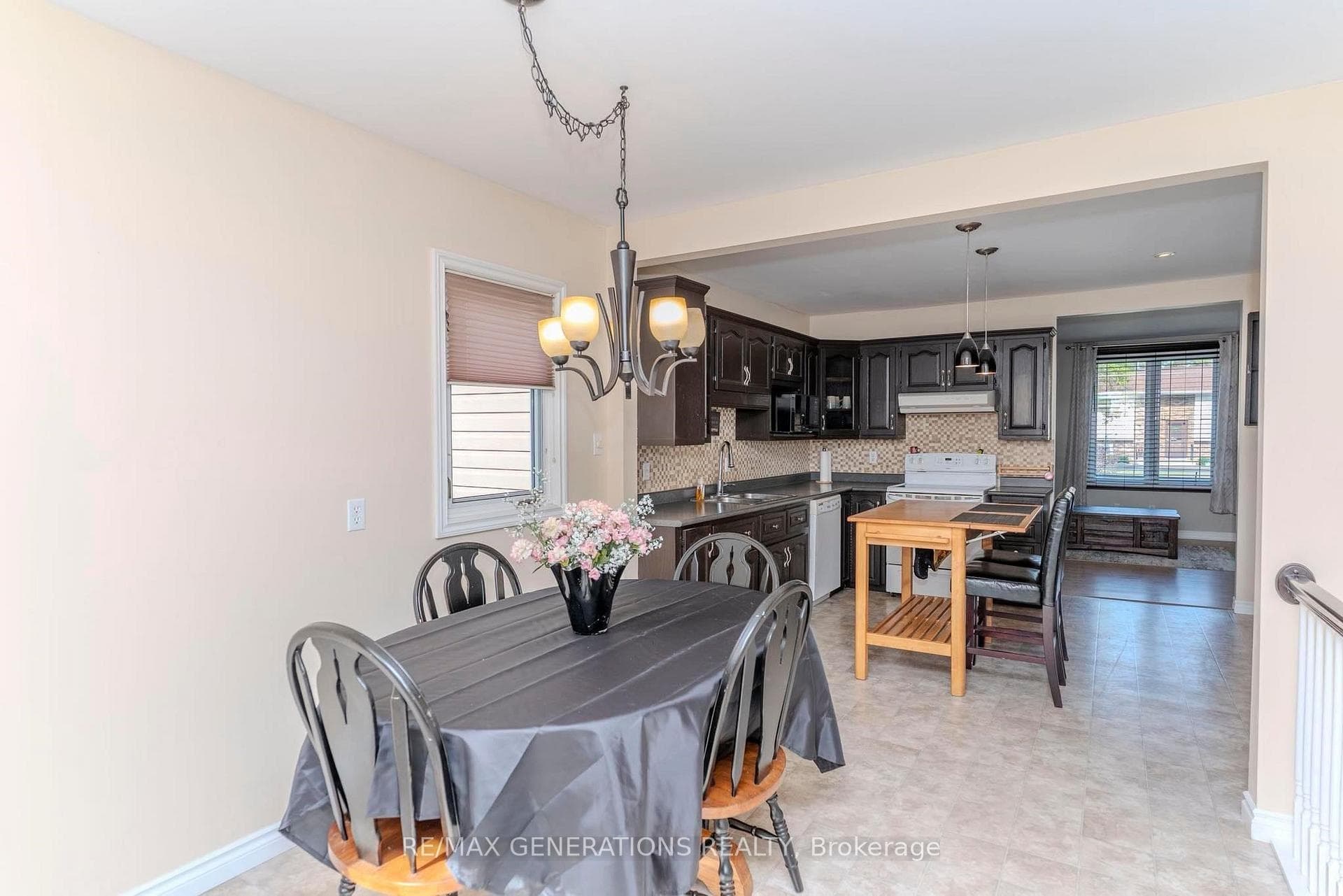 2050 Almira Avenue photo 3