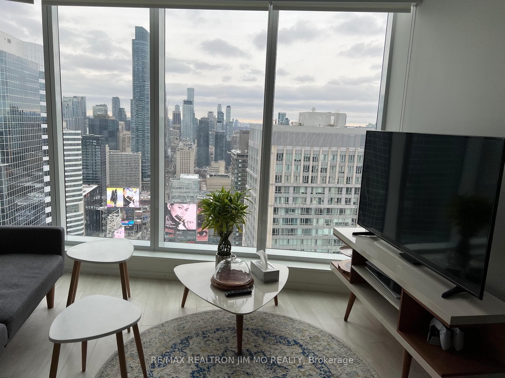 197 Yonge Street Unit 3914 photo 6