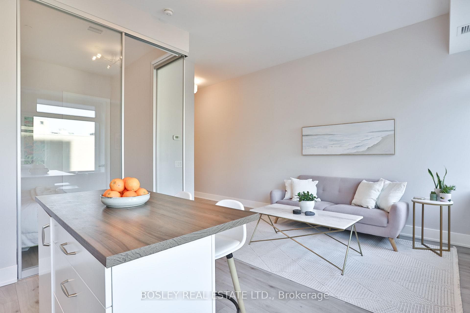 111 St. Clair Avenue Unit 628 photo 16