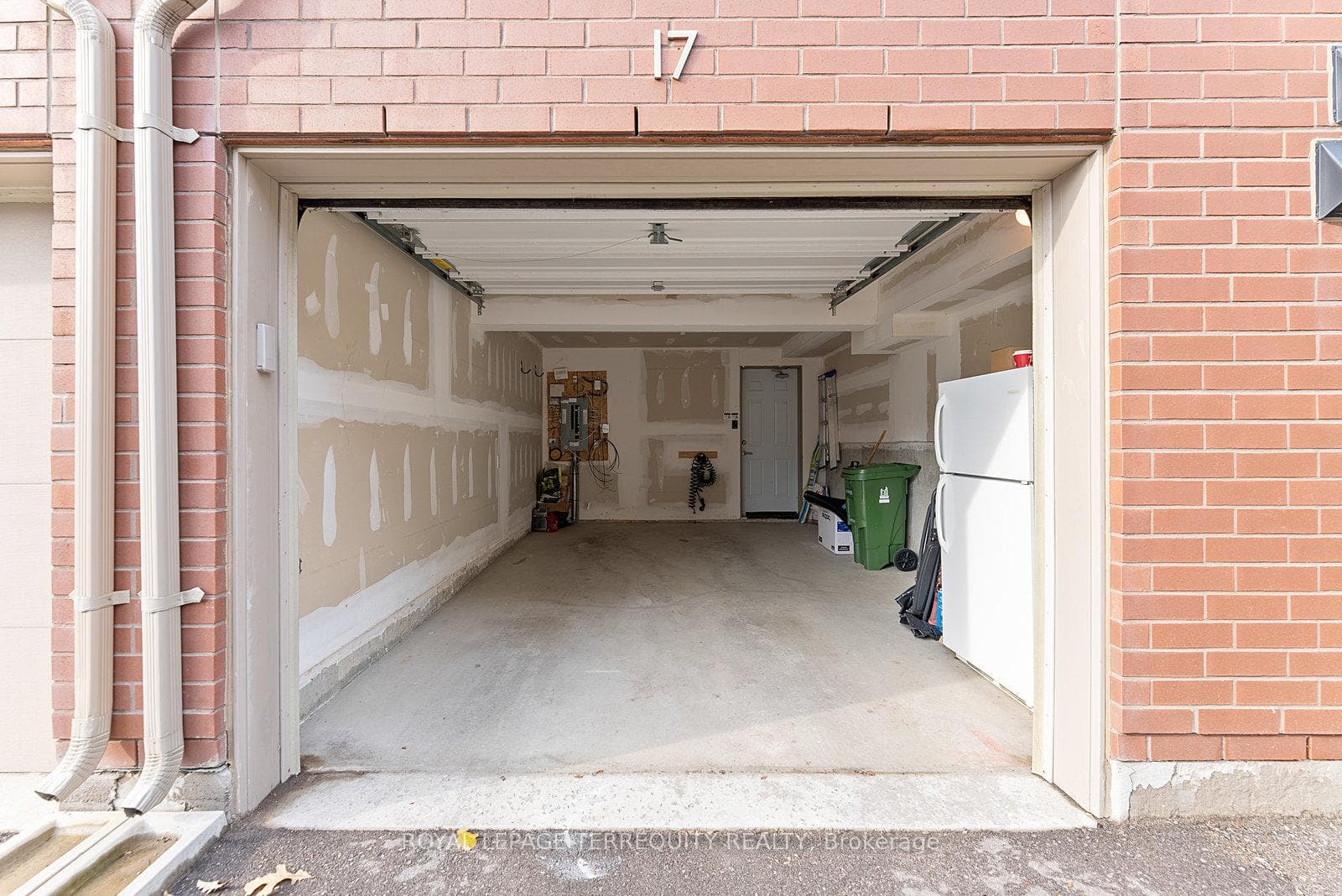 17 Stanley Greene Boulevard photo 30