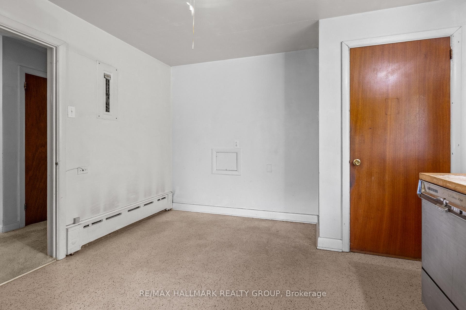 492 Vernon Avenue photo 4