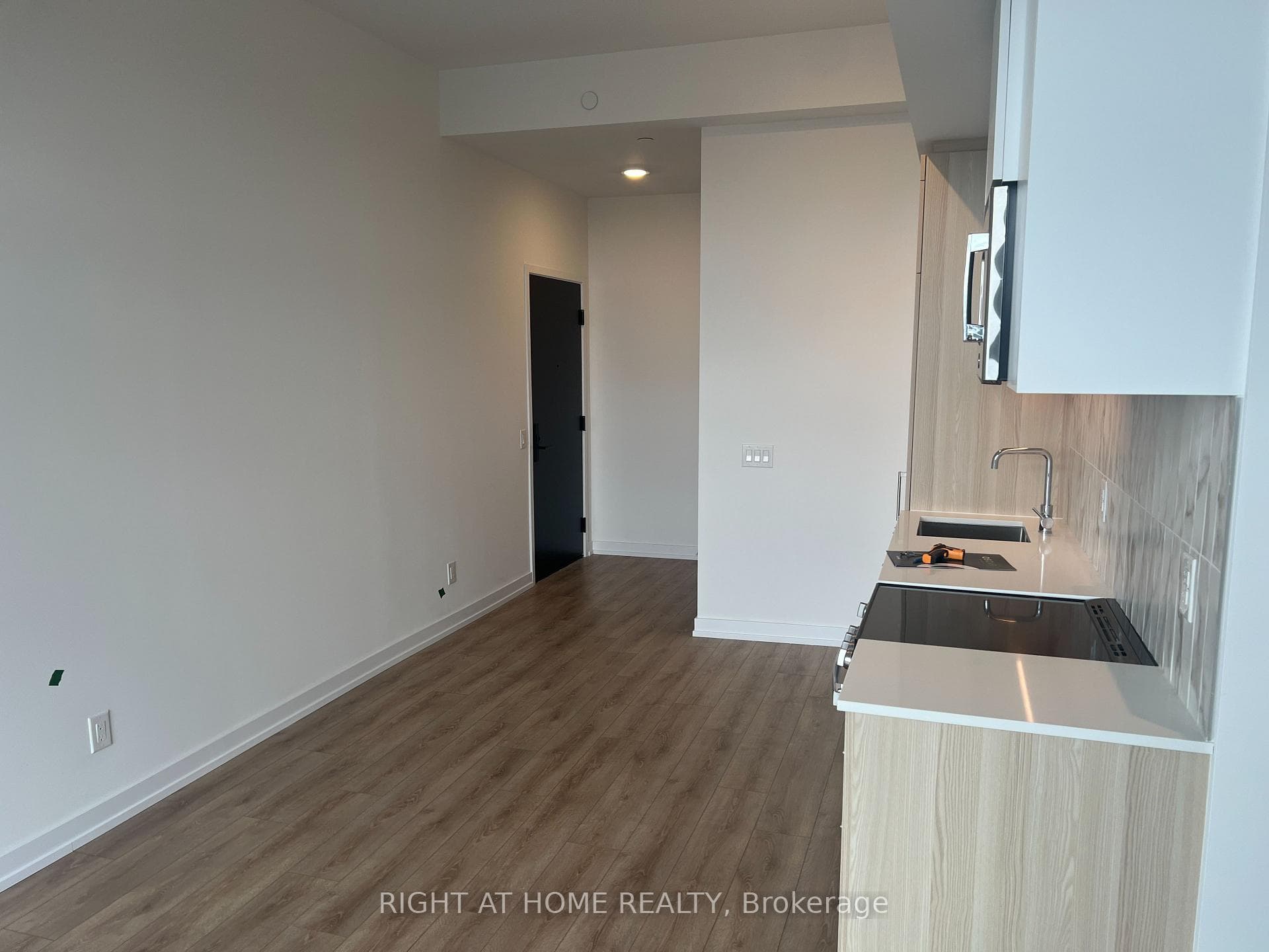 500 Dupont Street Unit 713 photo 9