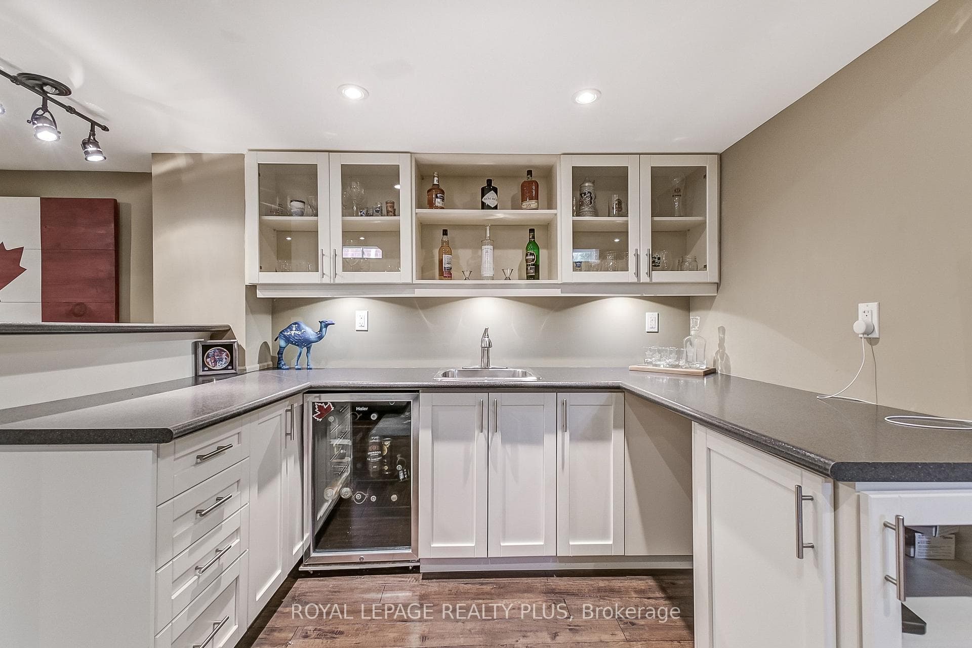 1376 Hearst Boulevard photo 30