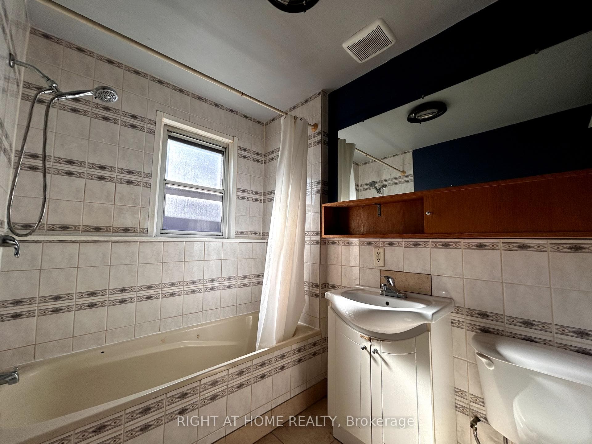 1039 Ossington Avenue Unit 2 photo 12
