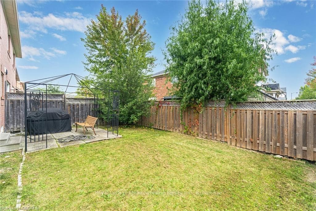 675 THOMPSON Road photo 40