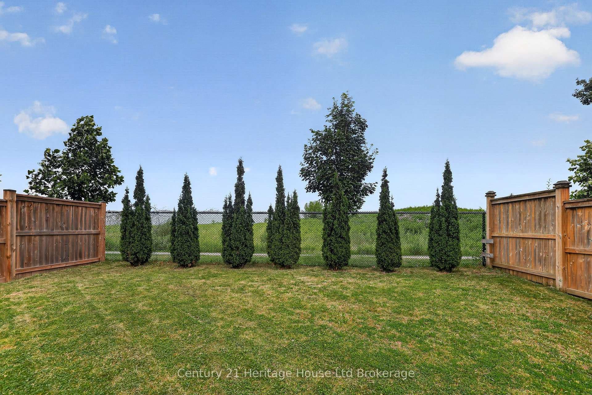1048 Alberni Road photo 35