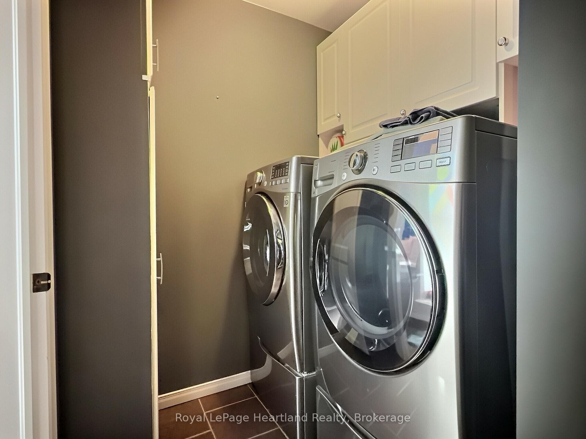 425 William Street photo 23
