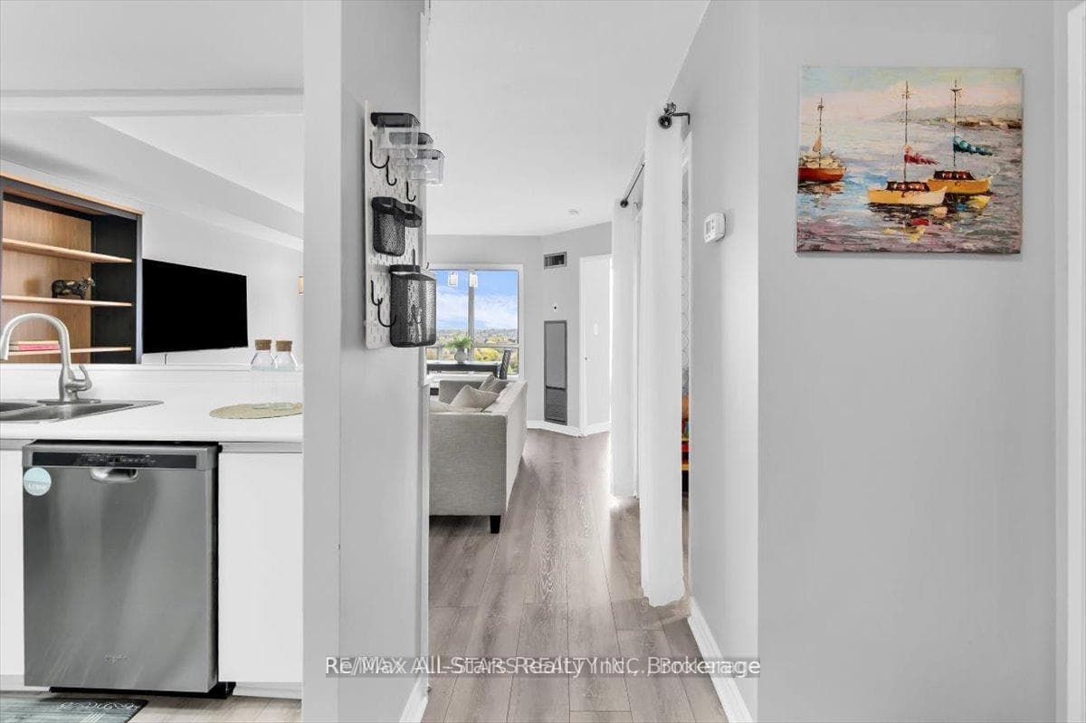 711 Rossland Road Unit 1002 photo 4