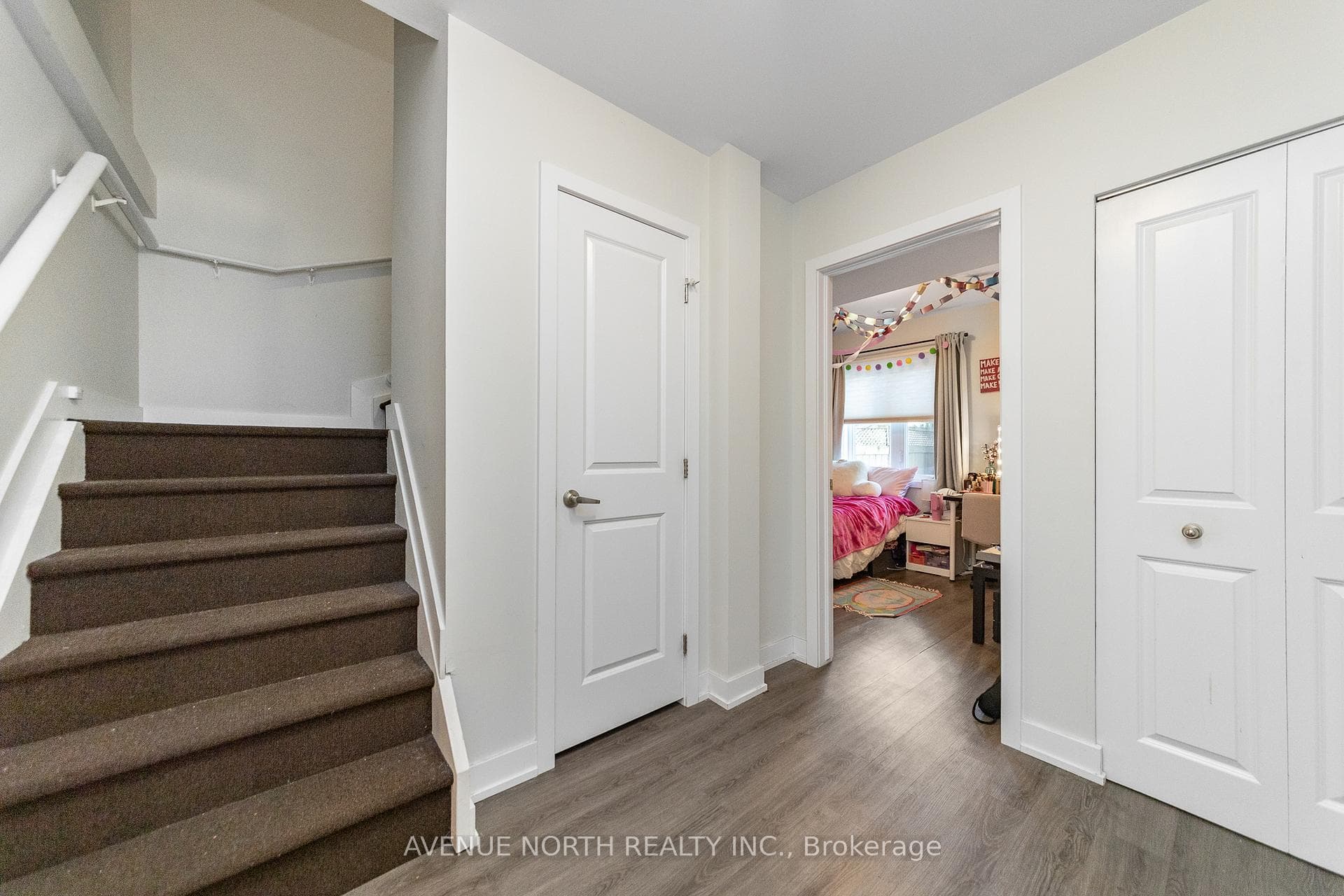 206 Blackburn Avenue photo 17