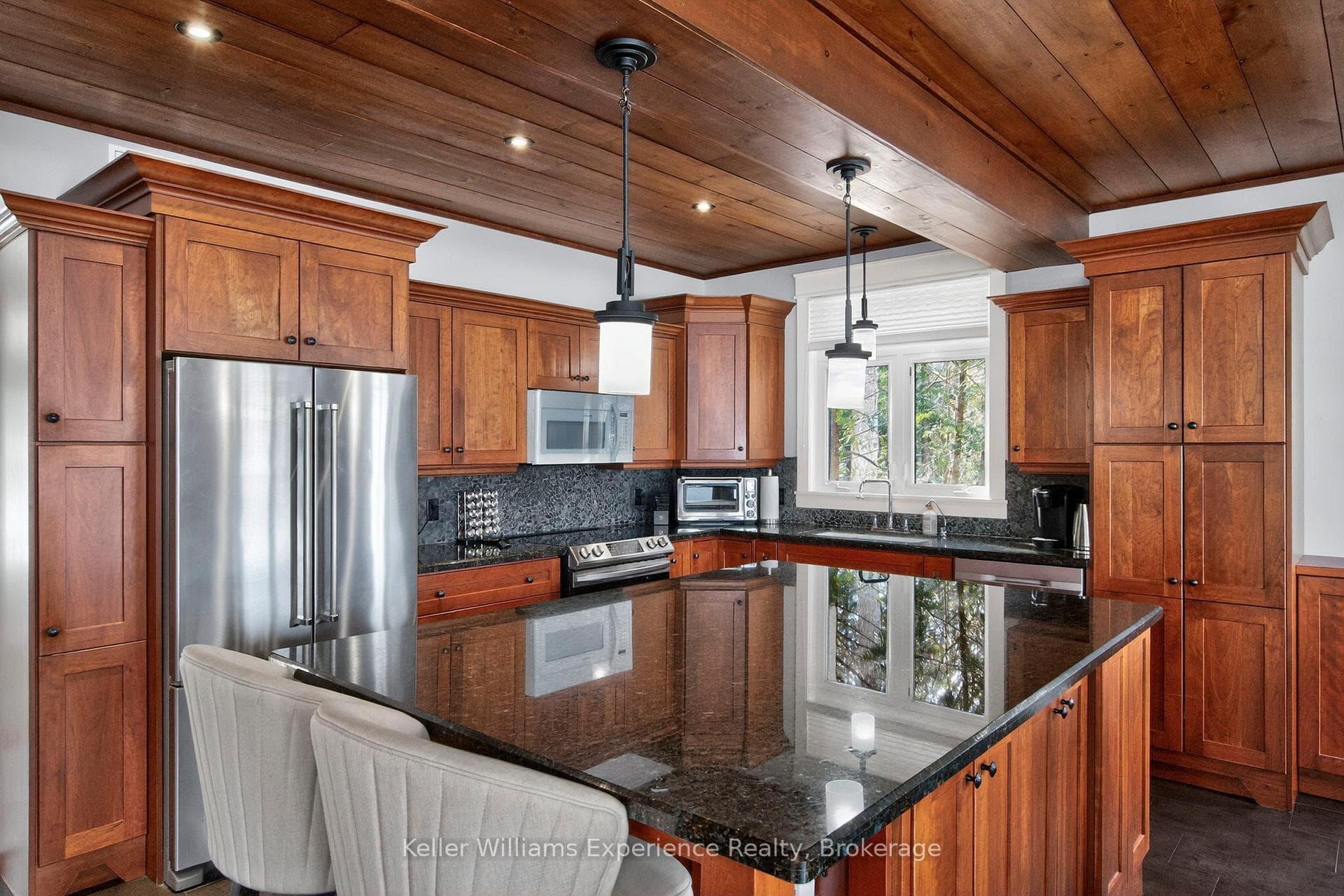 1749 Champlain Road photo 5