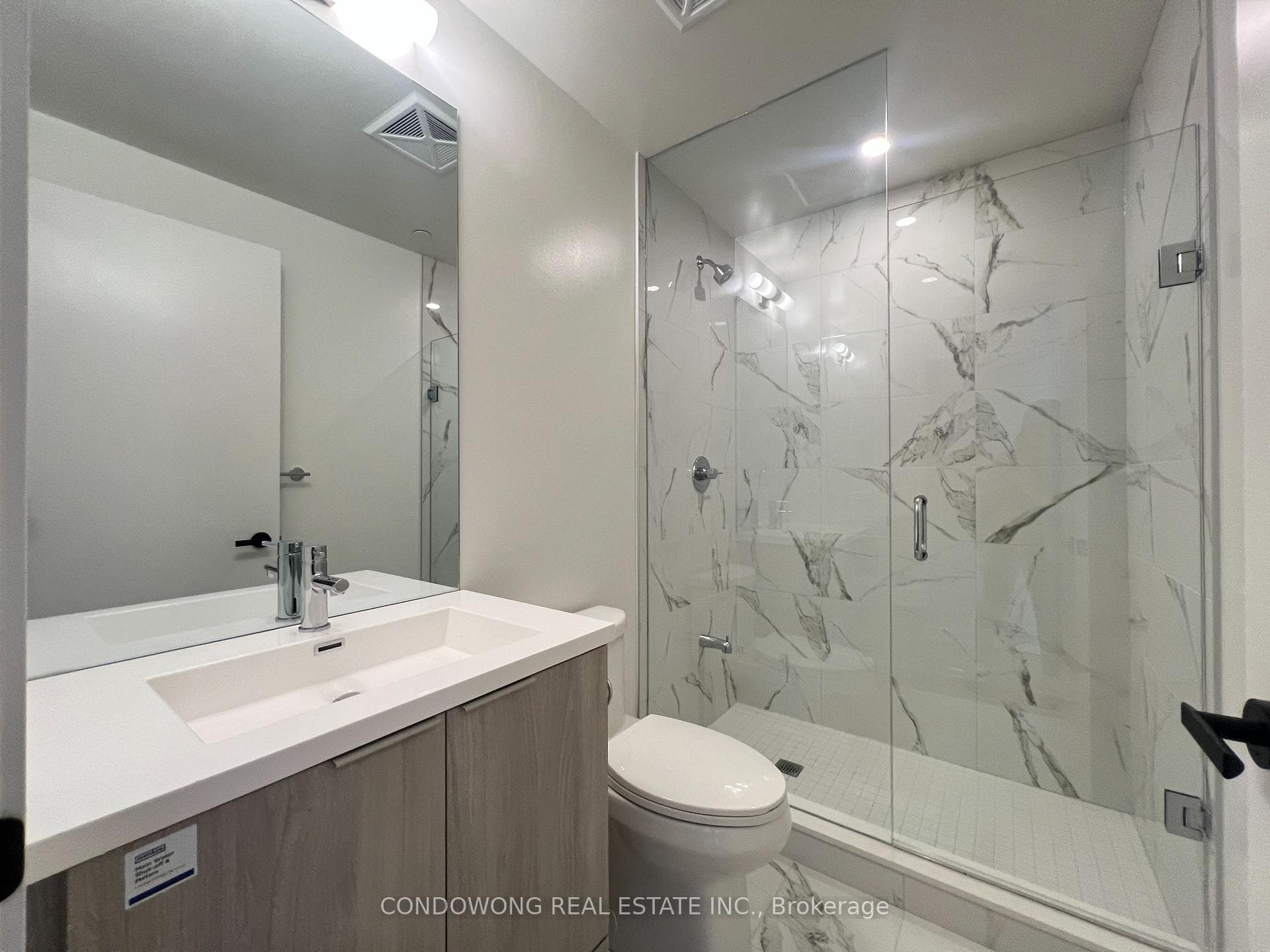 8 Interchange Way Unit 701 photo 7
