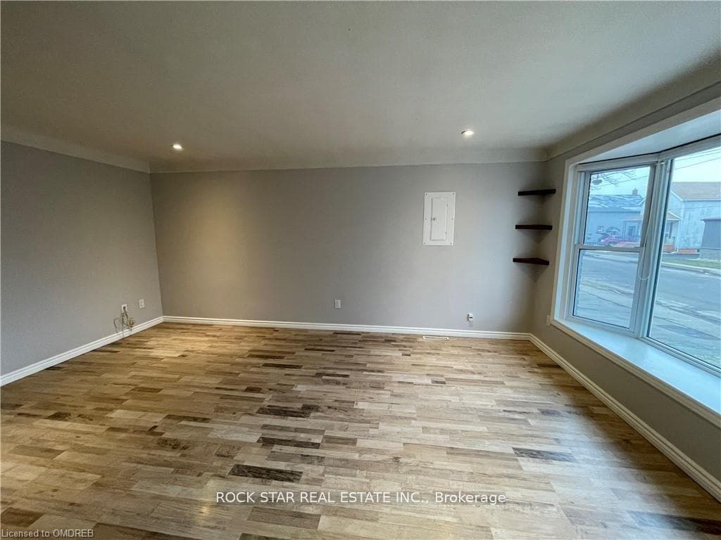 82 Deere Street photo 2