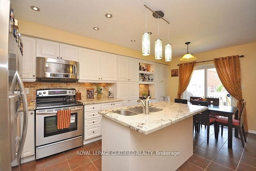 426 Orange Walk Crescent photo 6