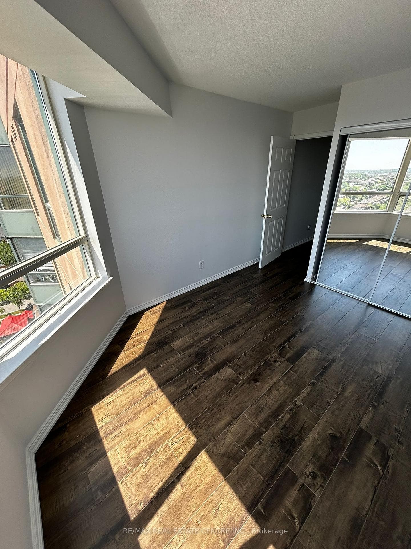 135 Hillcrest Avenue Unit 2210 photo 24