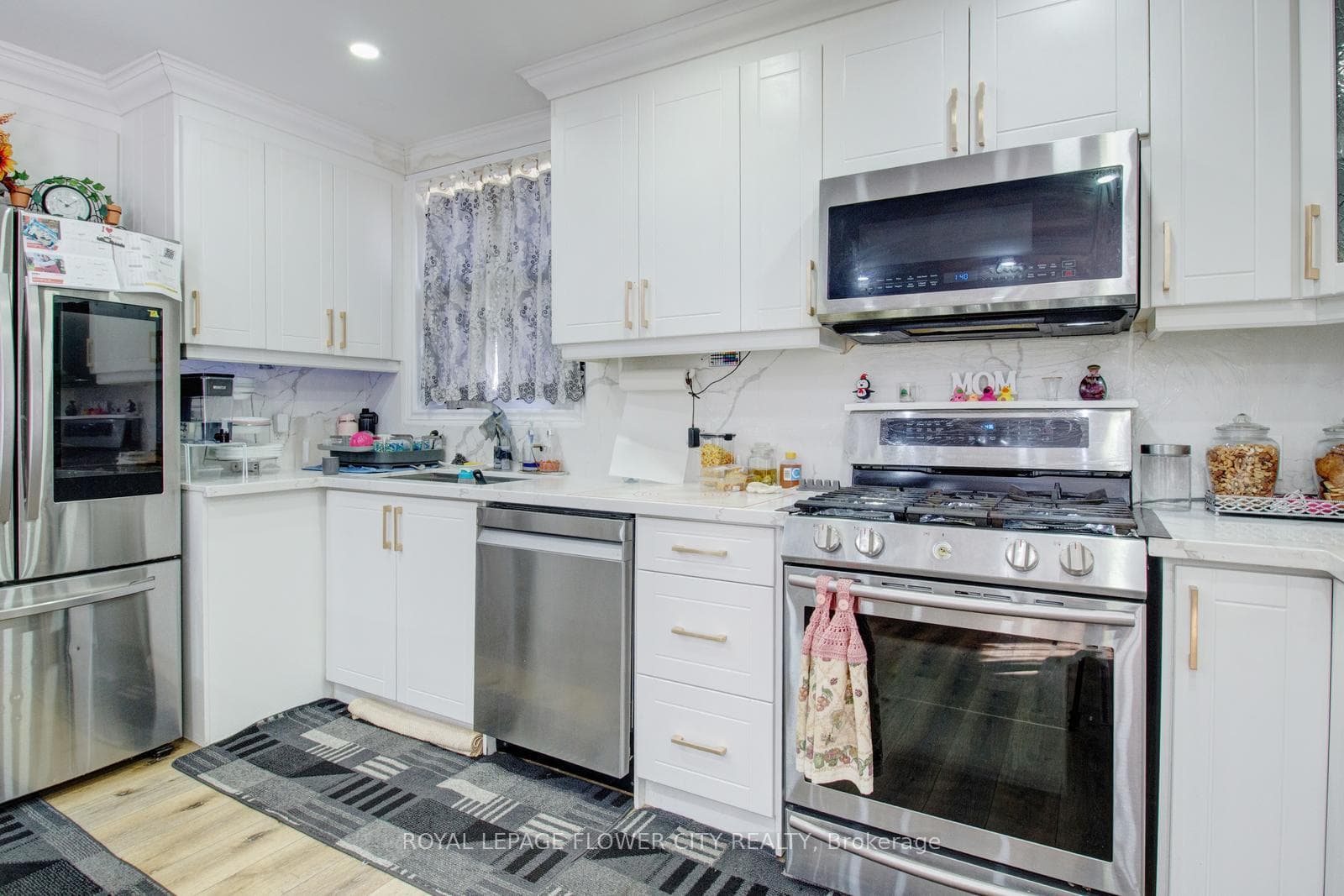 823 Queensdale Avenue photo 4