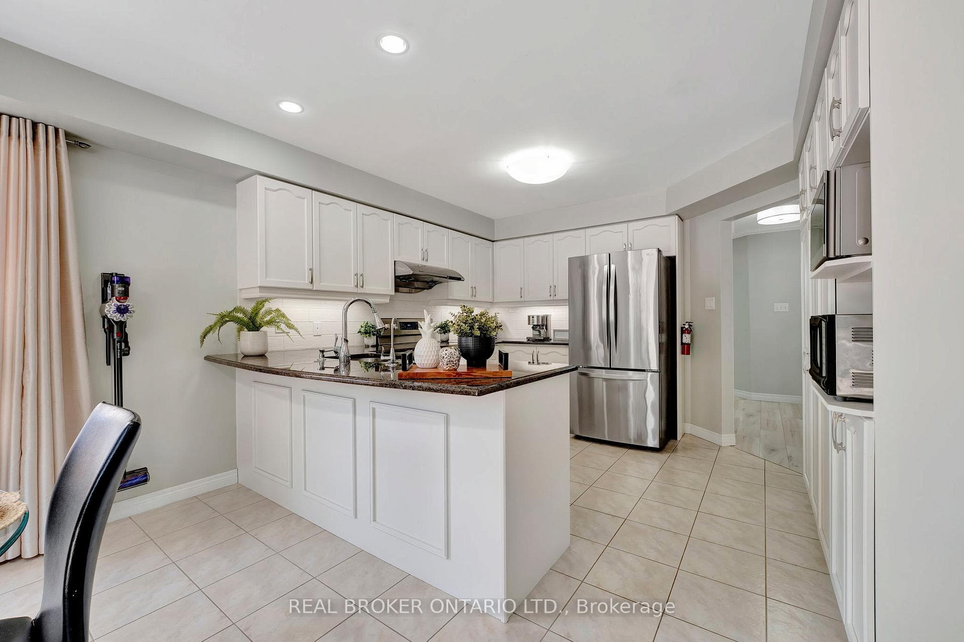 35 Dubrick Crescent photo 14