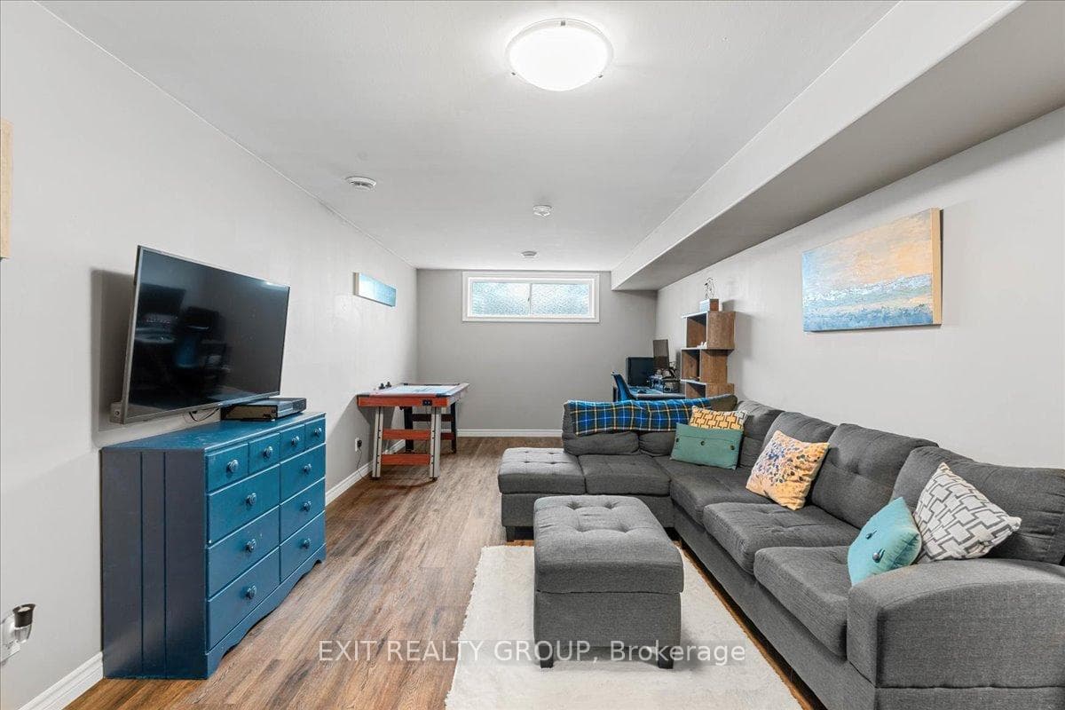 47 Liberty Crescent photo 28