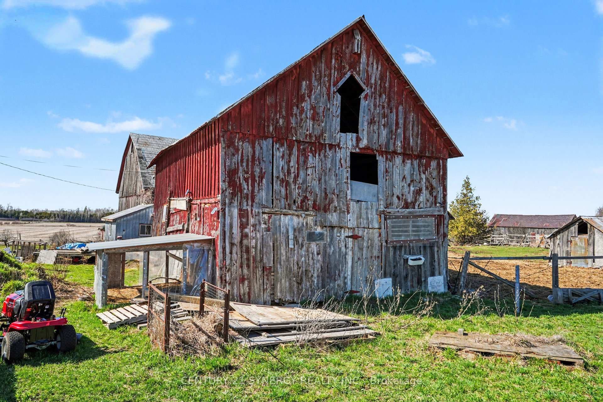 589 Bates Road photo 9