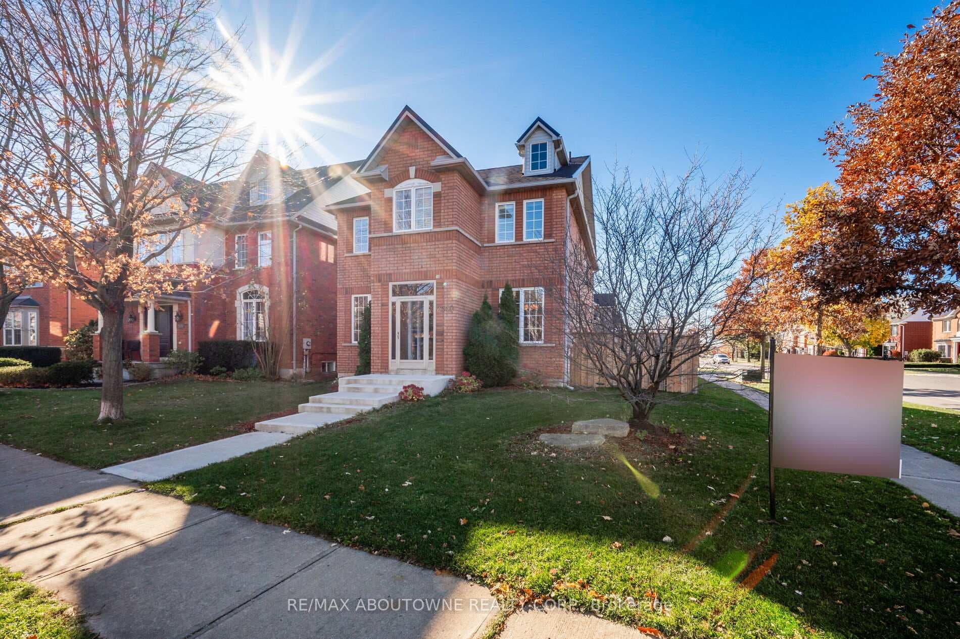 2540 Sunnyhurst Close photo 2