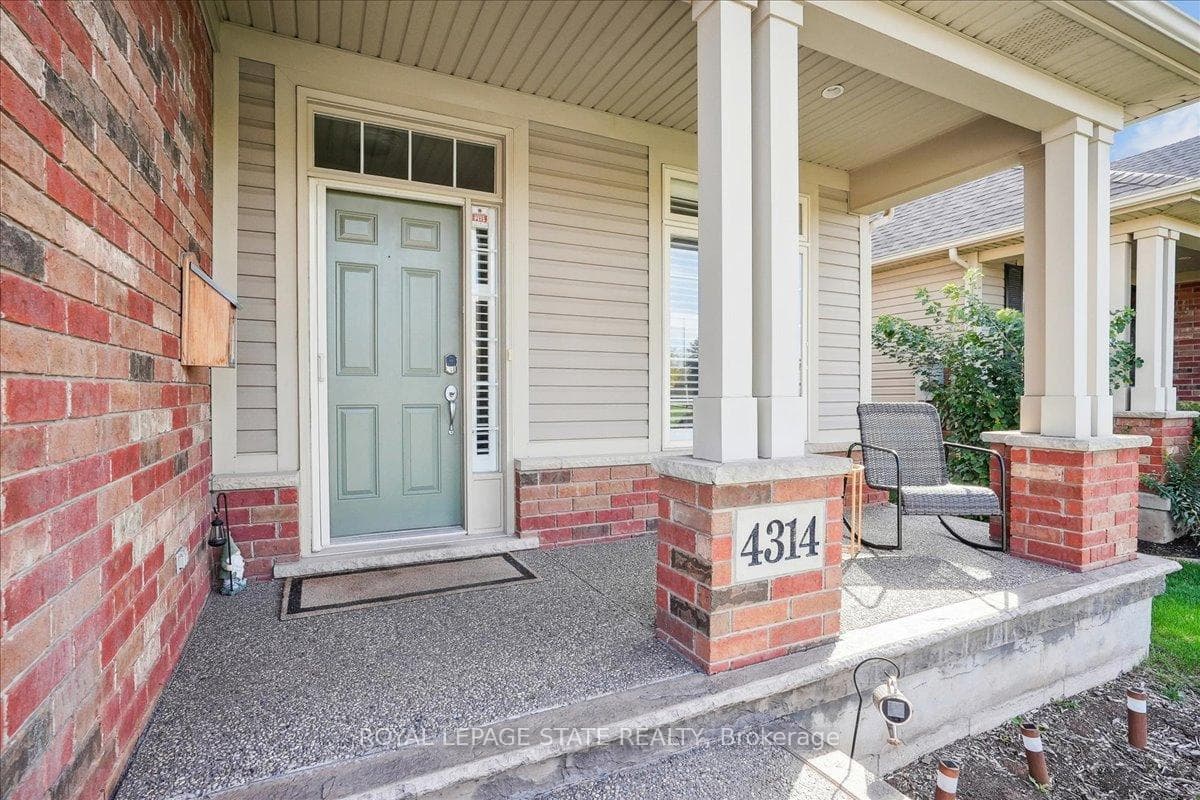 4314 Lindsey Crescent photo 11
