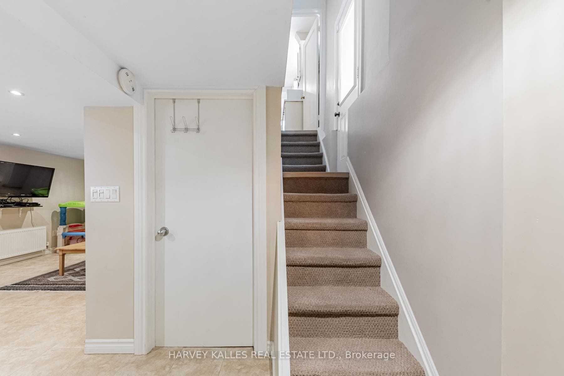 322 St Clements Avenue photo 29