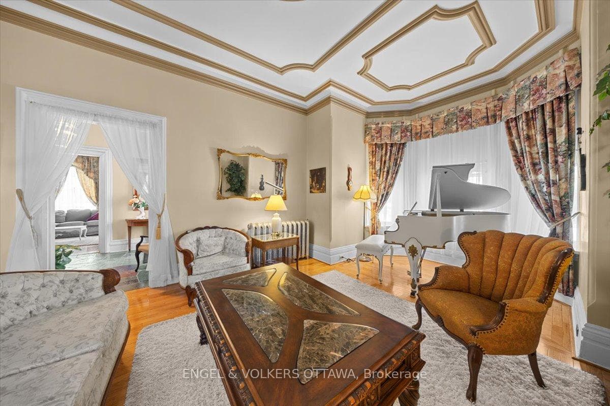 528 St Lawrence Street photo 20