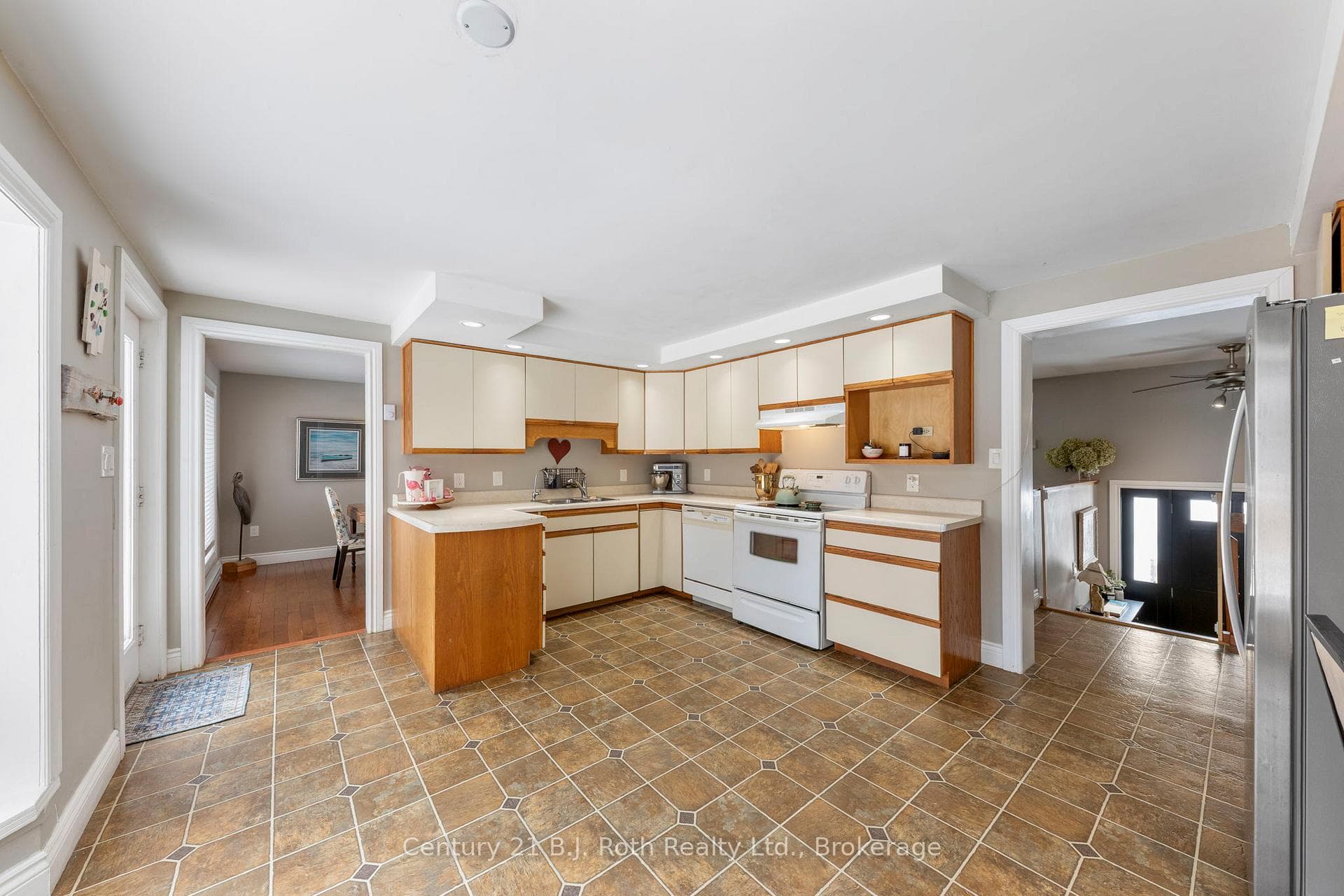 60 Lepage Drive photo 11