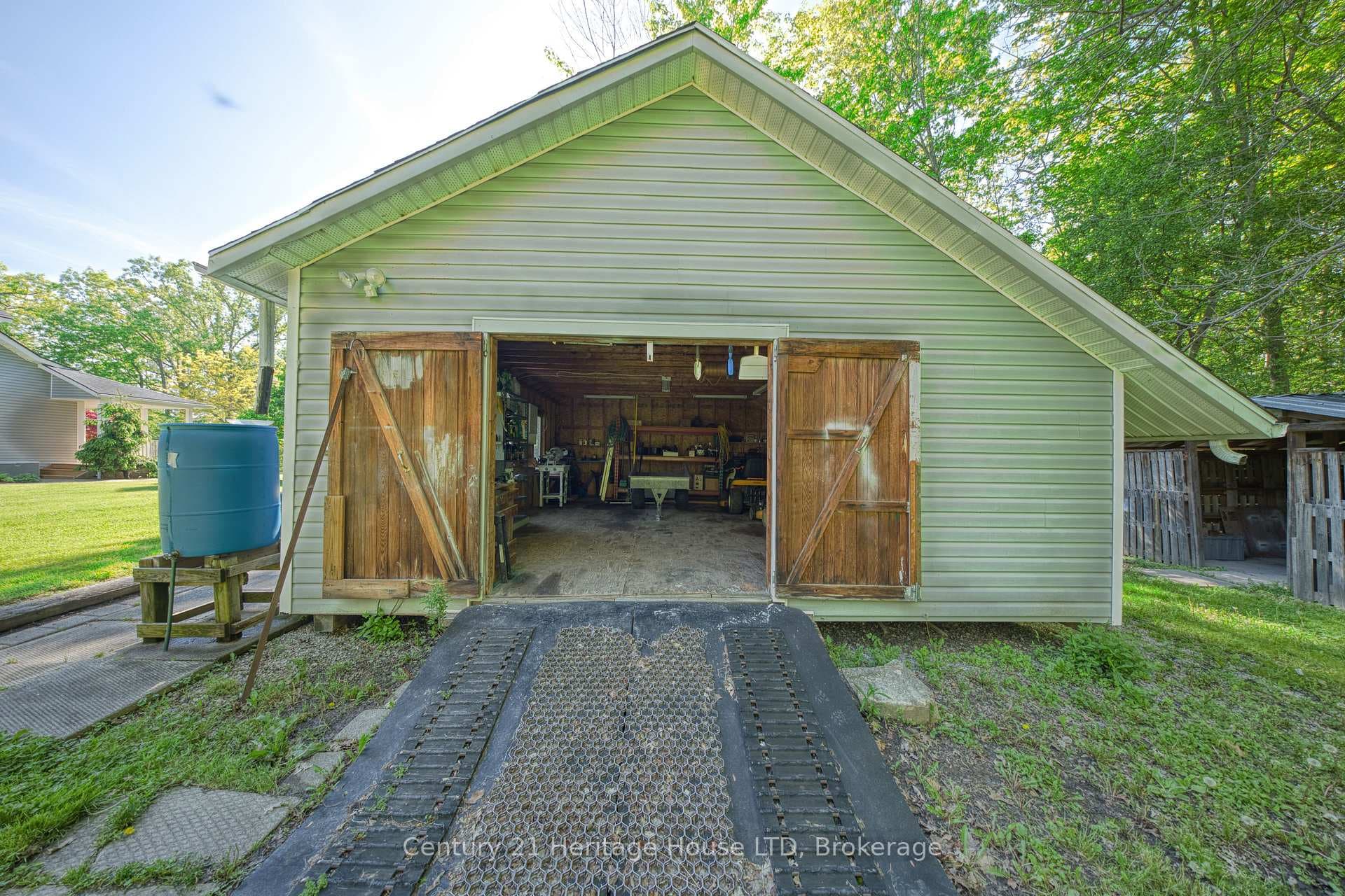 2468 Sunset Drive photo 41